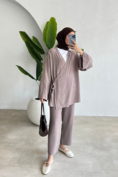 My Blog Zweireihiger Kimono aus Baumwollnerz – Anzug mit seitlicher Krawatte