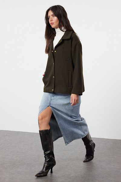 Trendyol Collection Khakifarbener, dünner Oversize-Jackenmantel mit Strickmuster - Twoaw25Mo00079