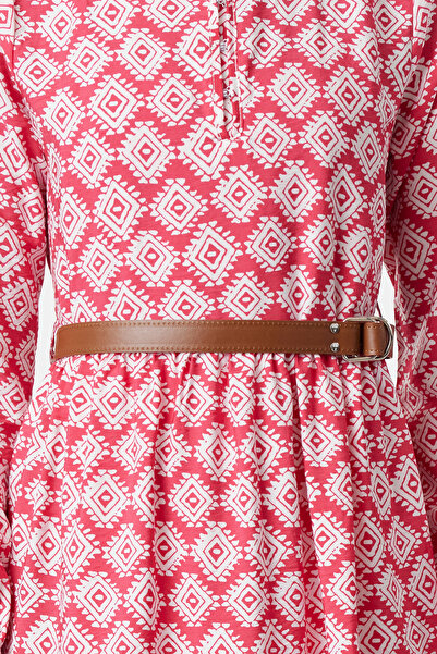 Trendyol Modest Φούξια λουλουδάτο μοτίβο - Φόρεμα με ζώνη και φλάντζα TCTSS23EB00111