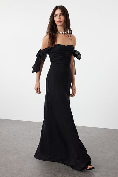 Trendyol Collection Czarna sukienka wieczorowa Carmen z dekoltem w kształcie litery A, tkana z szyfonu i tkaniny Tprss24Ae00222