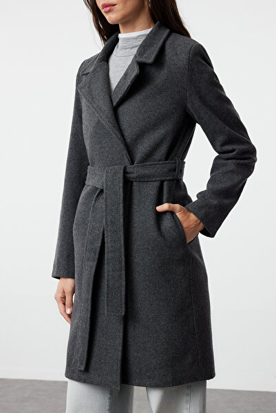 Trendyol Collection Długi wełniany płaszcz Stamp w kolorze antracytowym – z paskiem, TWOAW20KB0033