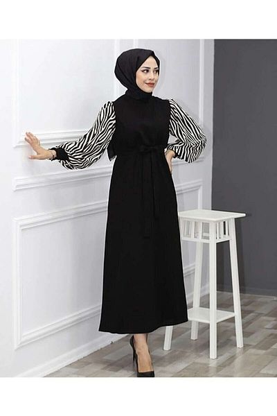 HAKKE Langes Hijab-Kleid mit Zebramuster – Schwarz Zeraa-678