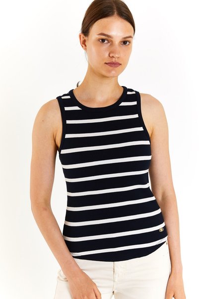 U.S. Polo Assn. US Polo Assn. تي شيرت نسائي بقصة ضيقة -50281783-VR033