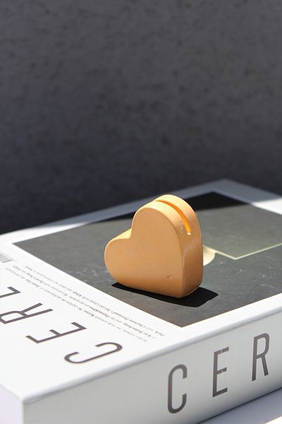 The Craft Thor Concrete Heart Patterned Note and Photo Holder - Stylish and Functional Decor