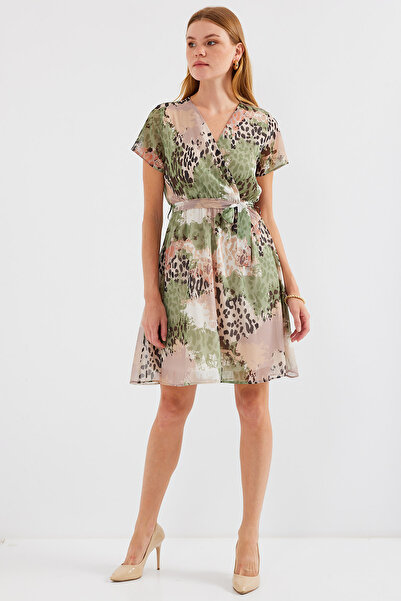 Bigdart Çağla - 2502 model s krátkým rukávem a vzorované šifonové šaty