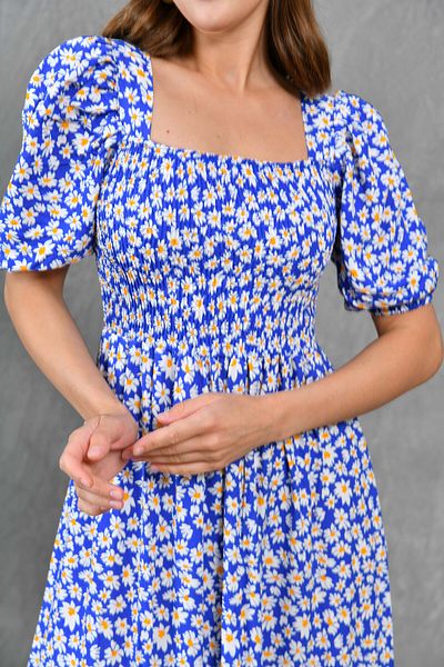 bayansepeti Rochie midi albastră casual - imprimeu cu margarete, viscoză din bumbac, guipă, mânecă scurtă 039