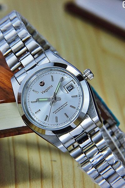 Vegans 3507 Steel Cord Calendar Women's Wristwatch