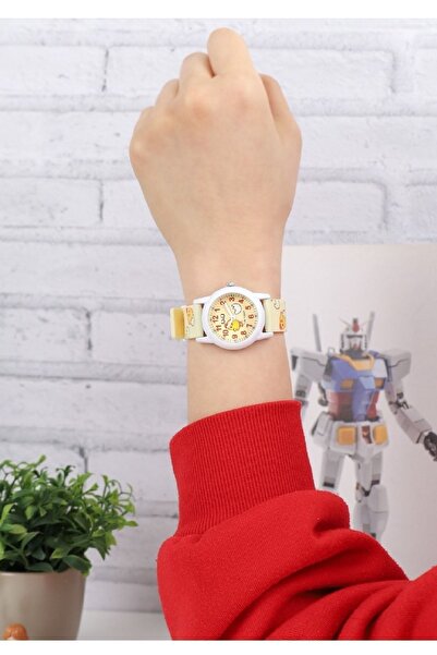 Q&Q Yellow and White Chick Patterned Waterproof Girl's Wristwatch with Numerals