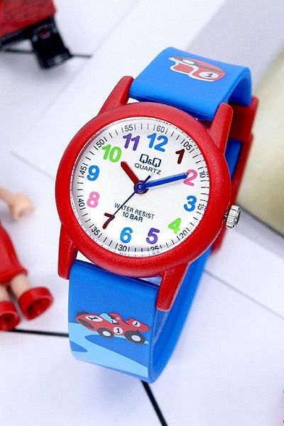 Q&Q Waterproof Boy's Wristwatch with Red Car Figure