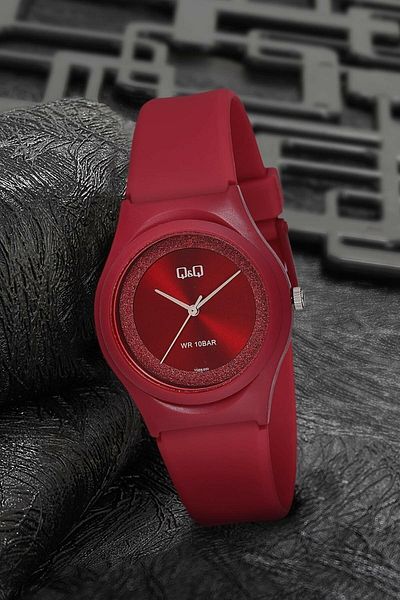 Q&Q Women's Wristwatch with Waterproof Silicone Band
