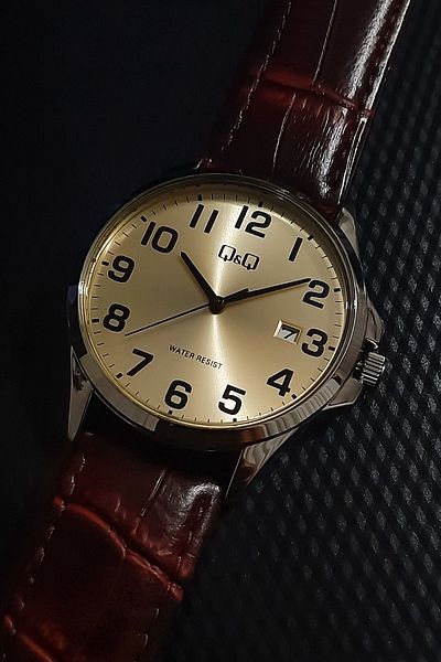 Q&Q Brown Silver Thick Number Calendar Men's Wristwatch