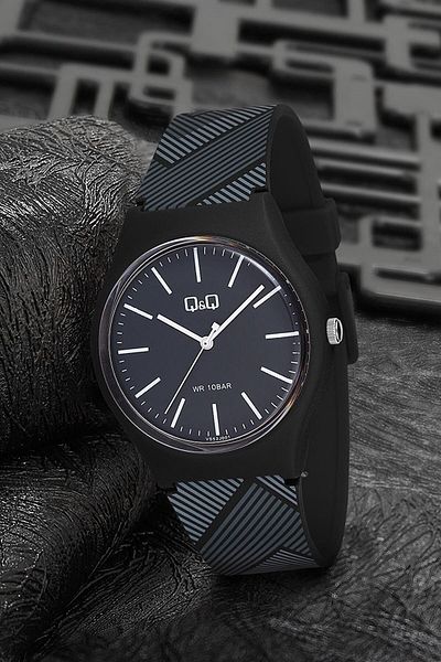Q&Q Unisex Wristwatch with Waterproof Silicone Band