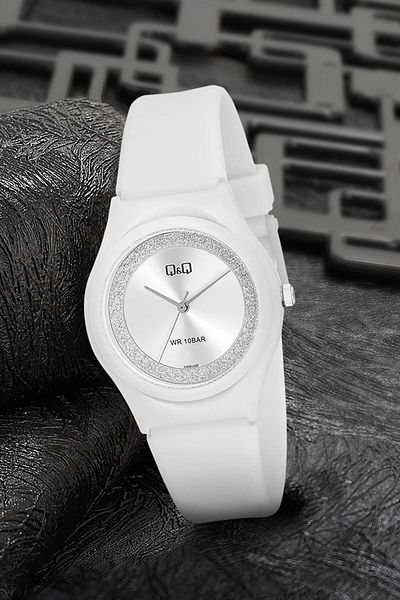 Q&Q Women's Wristwatch with Waterproof Silicone Band