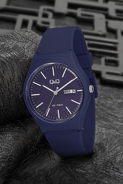 Q&Q Navy Blue Waterproof Silicone Strap Unisex Wristwatch with Double Calendar
