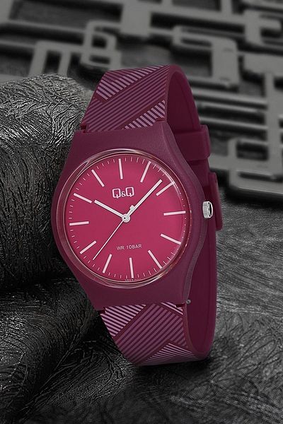 Q&Q Unisex Wristwatch with Waterproof Silicone Band