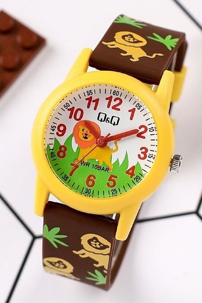 Q&Q Brown Yellow Lion Patterned Waterproof Boy's Wristwatch with Numerals
