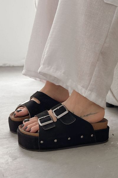 Shoebutik Papuci de damă cu talpă înaltă cu împânzire neagră Denis