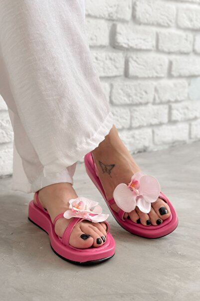 Shoebutik Orkidea Fuchsia Women's Sandals - Flower Detailed