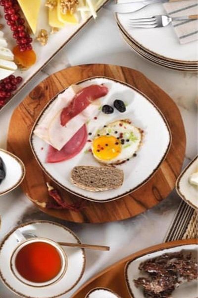 Kütahya Porselen Cream Colored Set of 3 23 cm Square Serving and Breakfast Plates