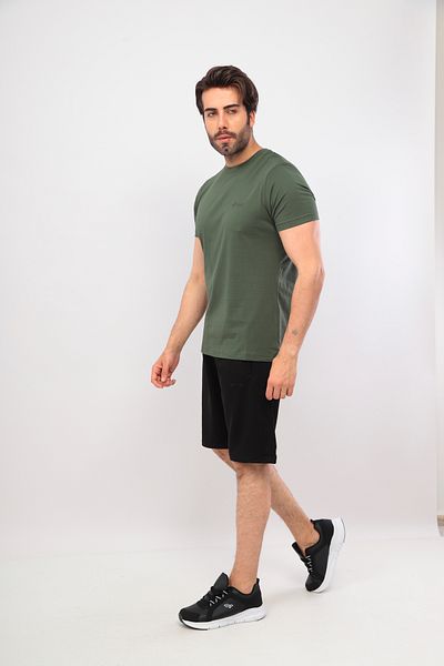 FORE SPORT Комплект от черна тениска с V-образно деколте и шорти в каки цвят - горнище с цип и джоб