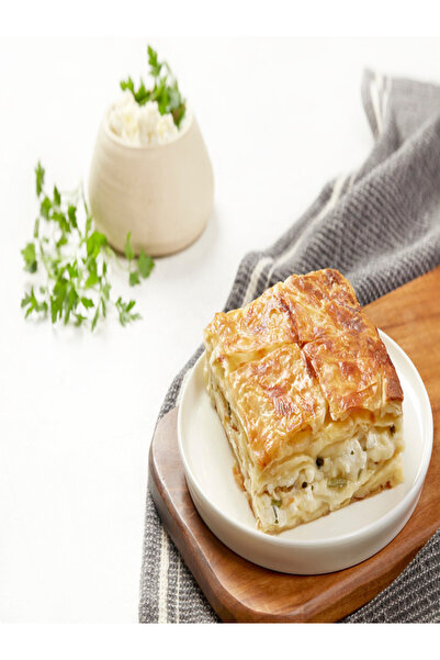 ÇENGELKÖY BÖREKÇİSİ Çengelköy Pişmiş Klasik Peynirli Su Böreği (3 Kg)