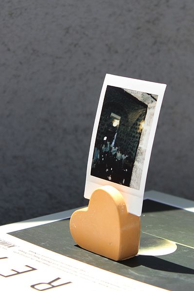 The Craft Thor Concrete Heart Patterned Note and Photo Holder - Stylish and Functional Decor