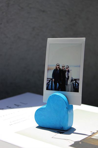 The Craft Thor Concrete Heart Patterned Note and Photo Holder - Stylish and Functional Decor