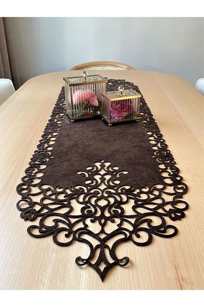 Ergüven Home Тъмнокафява (венге) велурена маса с размери 40x140 см