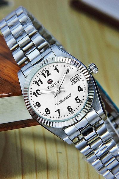 Vegans 3506 Women's Steel Cord Wrist Watch with Calendar