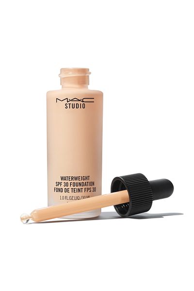 M.A.C STUDIO WATERWEIGHT SPF 30 - Waterproof Long Cut Foundation, Full Coverage - 30ml