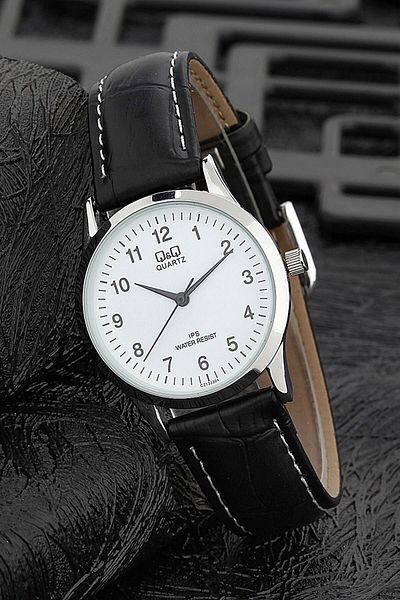 Q&Q Women's Wristwatch with Numbers on Leather Strap