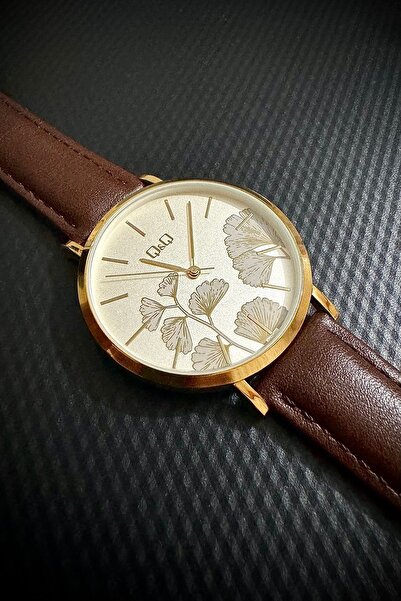 Q&Q Deri Kordonlu Orta Büyük Boy Vintage Kadın Kol Saati