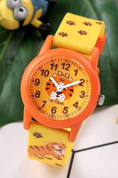 Q&Q Orange Tiger Pattern Waterproof Boy's Wristwatch with Numerals