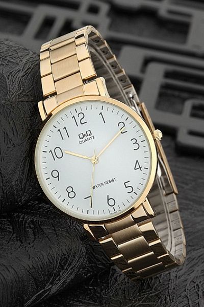 Q&Q Metal Dear Couple Wristwatches with Gold and White Numbers
