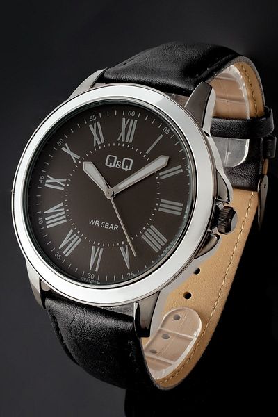 Q&Q Men's Wristwatch with Black Leather Band
