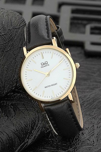 Q&Q Thin Case Elegant Model Women's Wristwatch