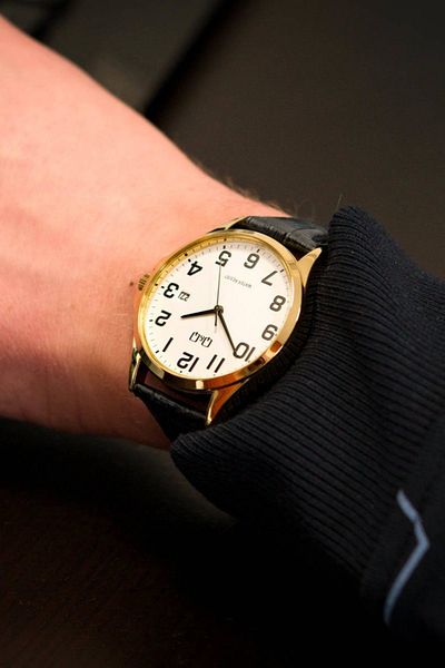 Q&Q Gold and White Bold Number Calendar Men's Wristwatch