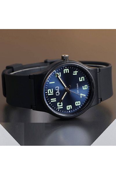 Q&Q Unisex Wristwatch with Navy Blue and Black Numbers, Waterproof Silicone Strap and Highlights