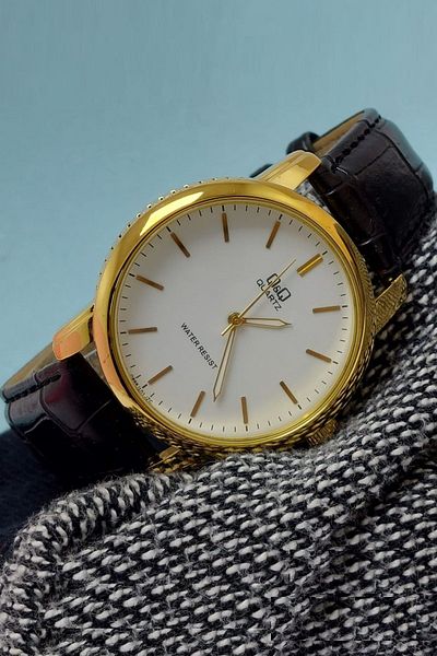 Q&Q MEN'S WRIST WATCH