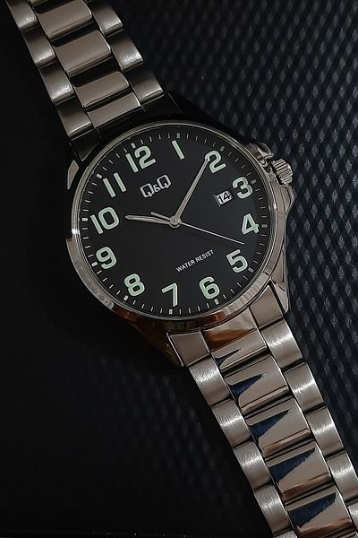 Q&Q Black Silver Steel Strap Men's Wristwatch with Numeral Calendar
