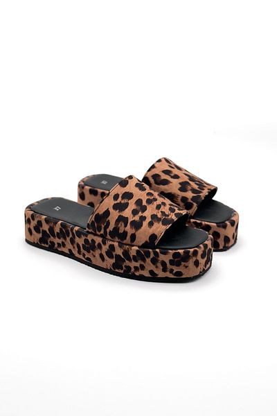 Shoebutik Дамски чехли Bonie с леопардов шарен дизайн - плоска подметка с подплънки