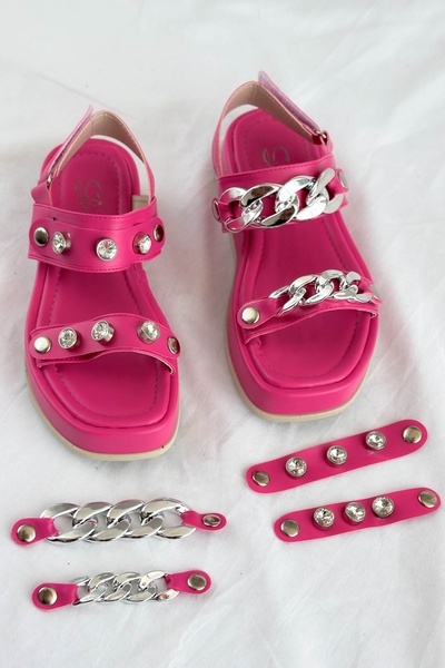 Shoebutik Fuchsia Motto Koža lanac i Sa kamenčićima izmenjive ženske Sandale