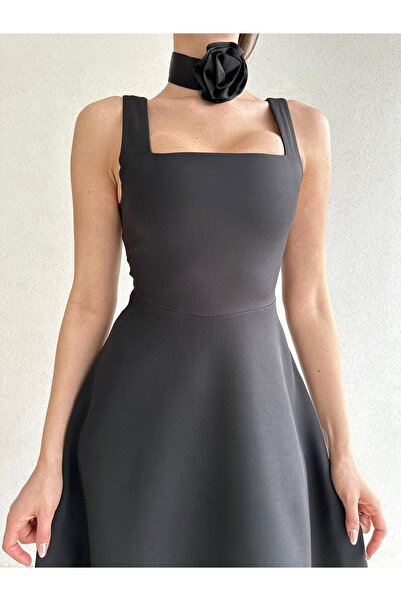 lovebox Kadın Kare Yaka  Midi Boy Kalın Askı Tasarımlı Siyah Kloş Elbise 151