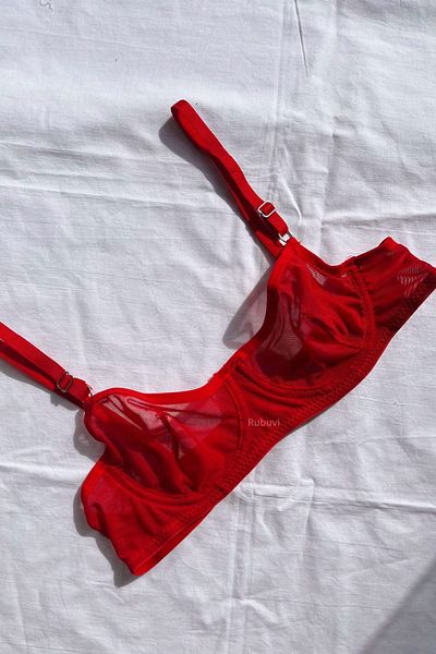 Rubuvi Red See-Through Underwire Capless Sexy Fancy Tulle Underwear Bra Panty Laundry Garter Set