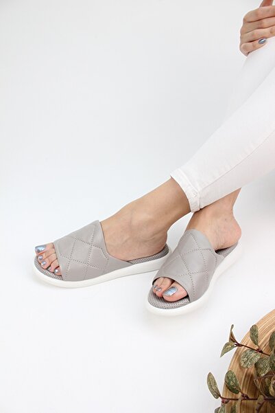 Ülkü Yaman Collection شبشب نسائي من الجلد الطبيعي باللون الرمادي