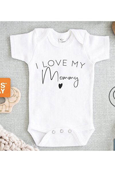 I Love Mommy Printed Baby Bodysuit