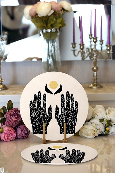 Realhomes 2-Piece Hand Silhouette Special Design Digital Printed Modern Round Charger & Placemat