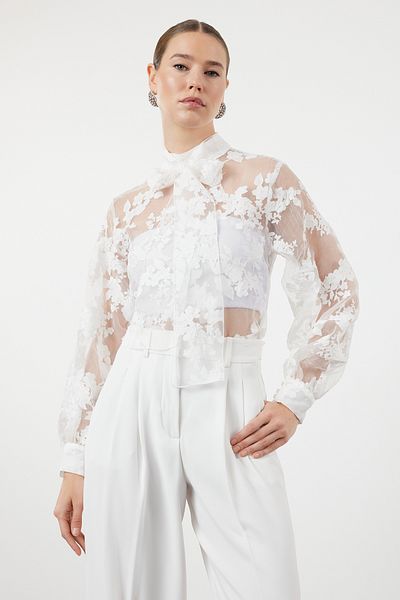 Trendyol Collection Vázaná bílá halenka s květinovým vzorem - TPRSS24BZ00049