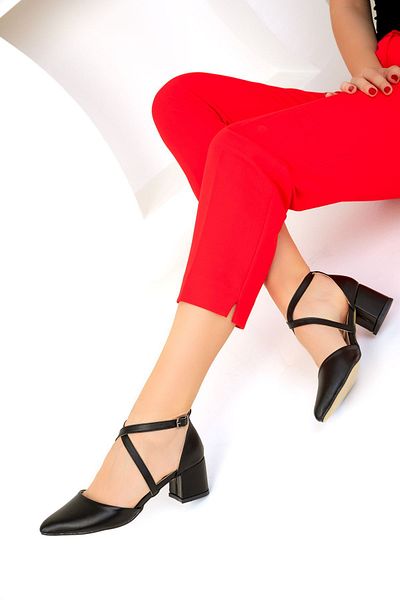 SOHO Schwarze matte klassische Damenschuhe mit Absatz 14392