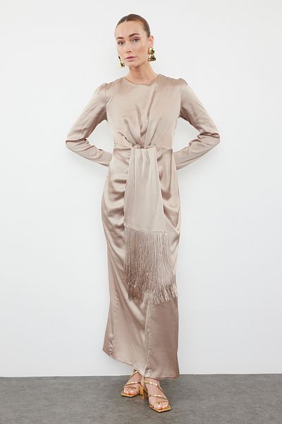 Trendyol Modest Βραδινό φόρεμα από σατέν υφασμένο βιζόν - Λεπτομέρεια φούντας, TCTSS24DB00052
